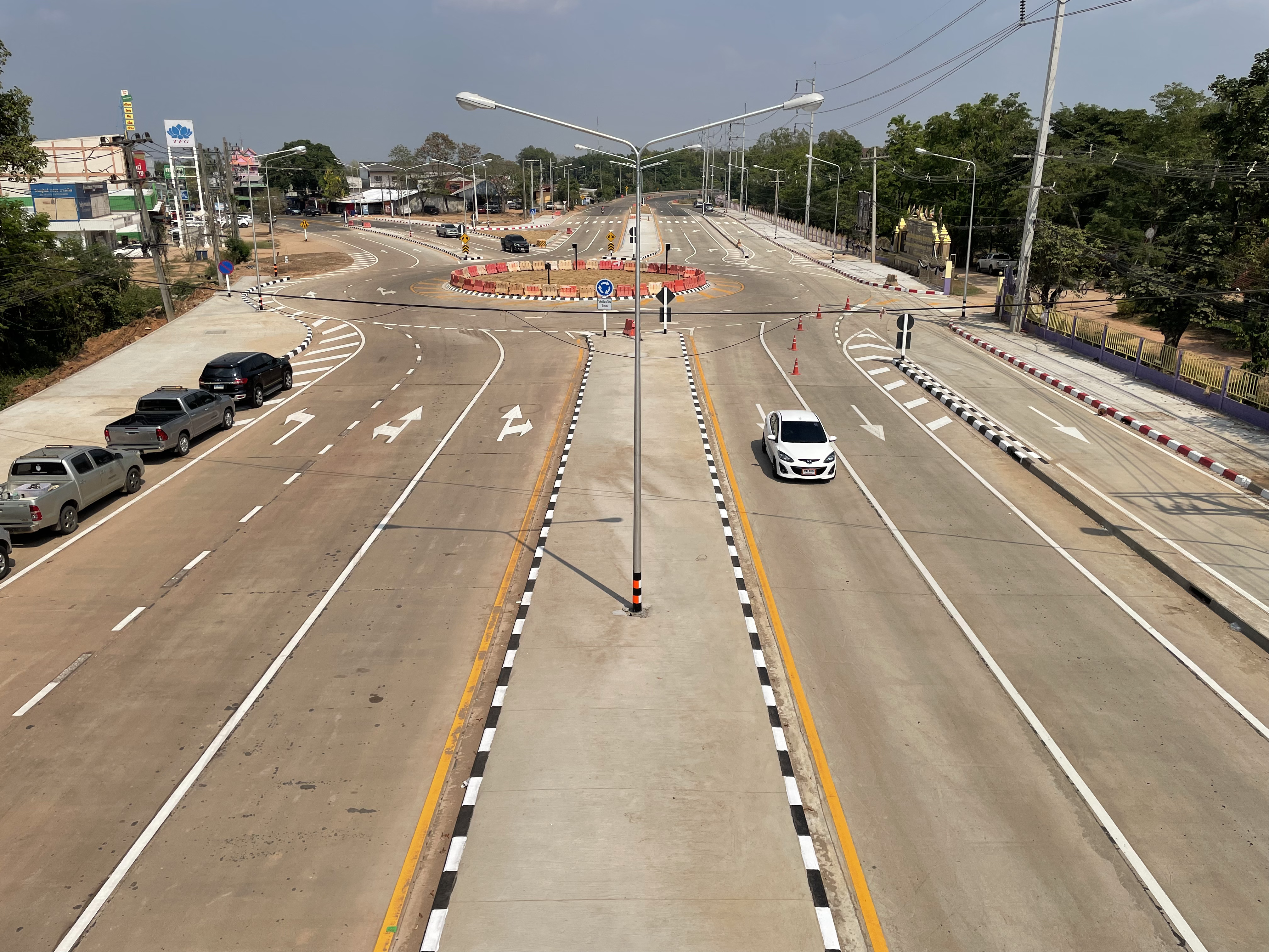 โครงการก่อสร้างโครงข่ายทางหลวงแผ่นดินประจำปีงบประมาณ พ.ศ.2568 รหัสงาน 11700 กิจกรรมก่อสร้างเพิ่มประสิทธิภาพทางหลวง ทางหลวงหมายเลข 202 ตอน หนองผือ- เขมราฐ ระหว่าง กม.388+580 - กม.389+636 (รวมทางแยกเขมราษฎร์ธานี) ปริมาณงาน 1 แห่ง